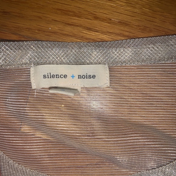 Iridescent short sleeve top from Urban🤩 - Picture 4 of 5